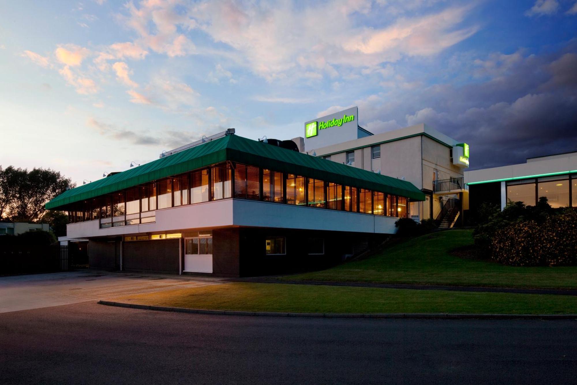 7 Family Hotels Near Trentham Golf Club Worth Booking