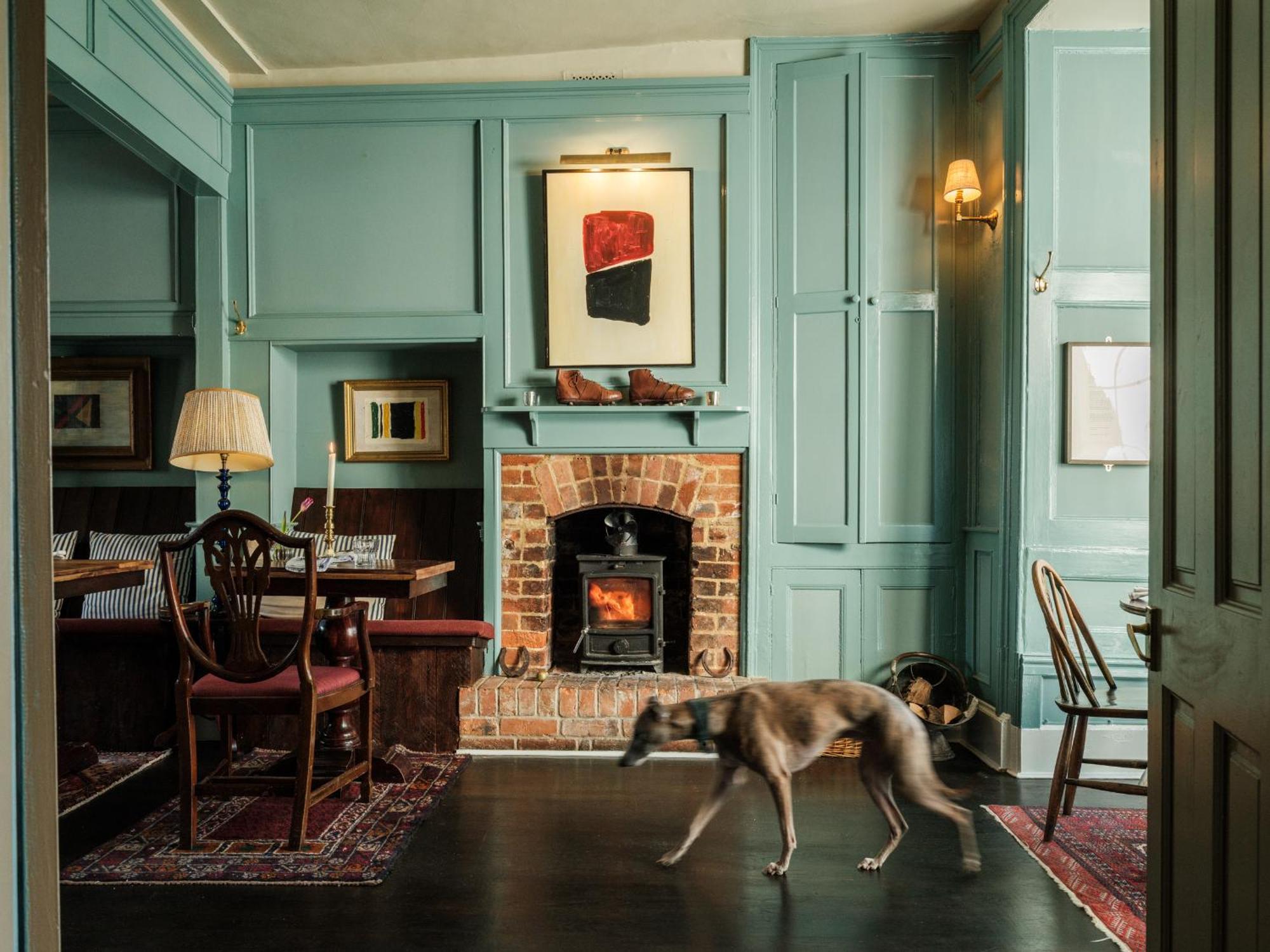 4 Couple Hotels Worth Booking Near Summerleaze Gallery