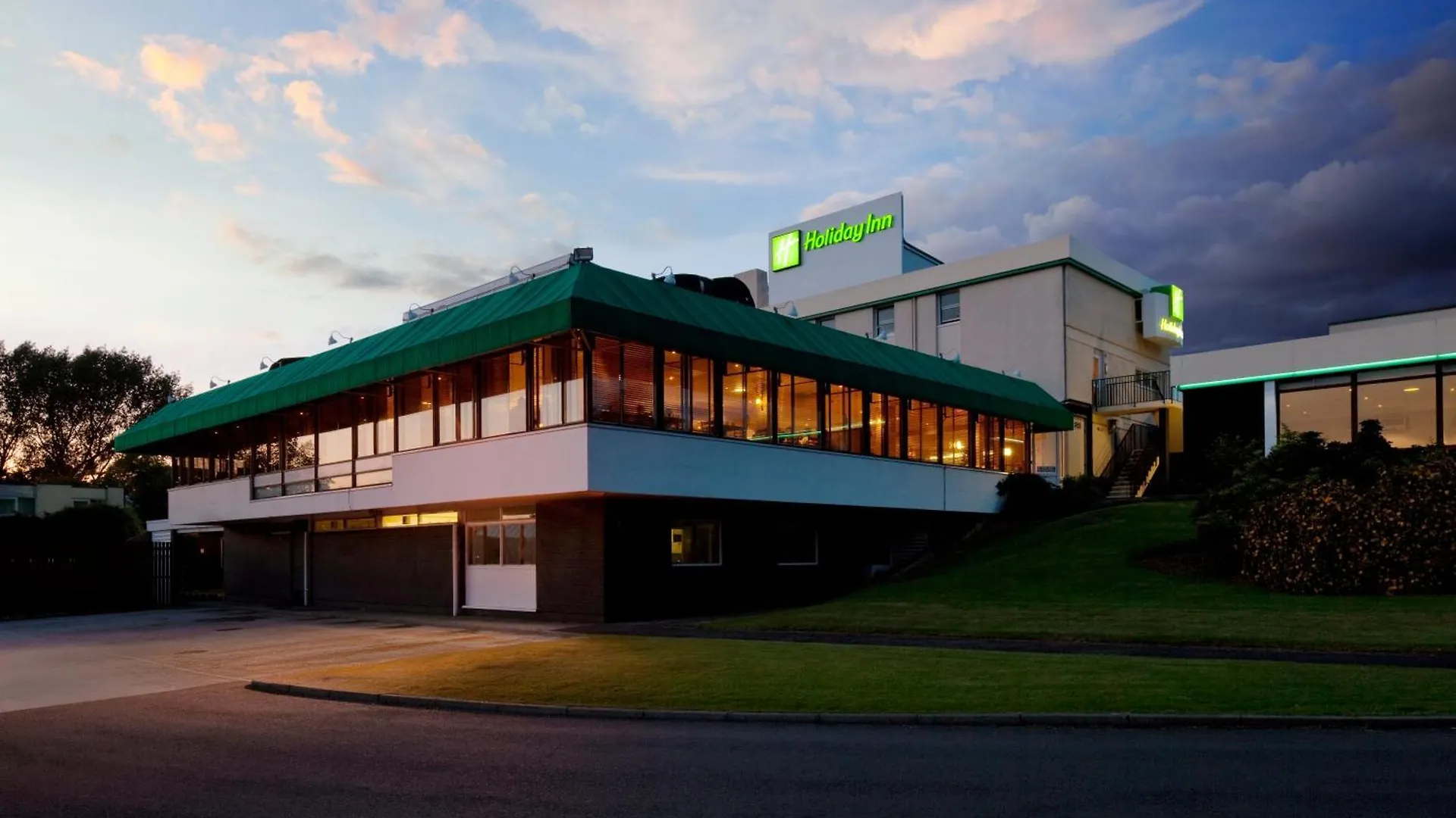 7 Family Hotels Near Trentham Golf Club Worth Booking