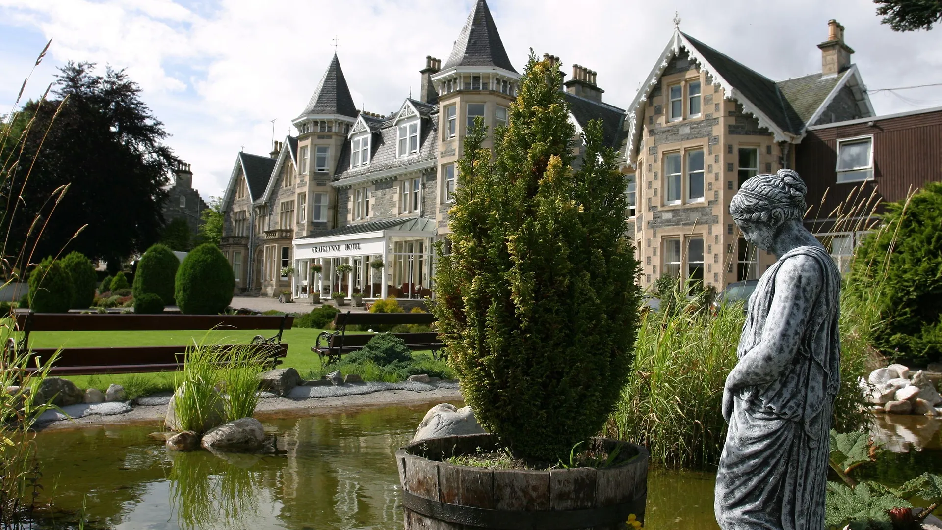 Staying Near Abernethy Golf Club: 5 Family Hotels Compared