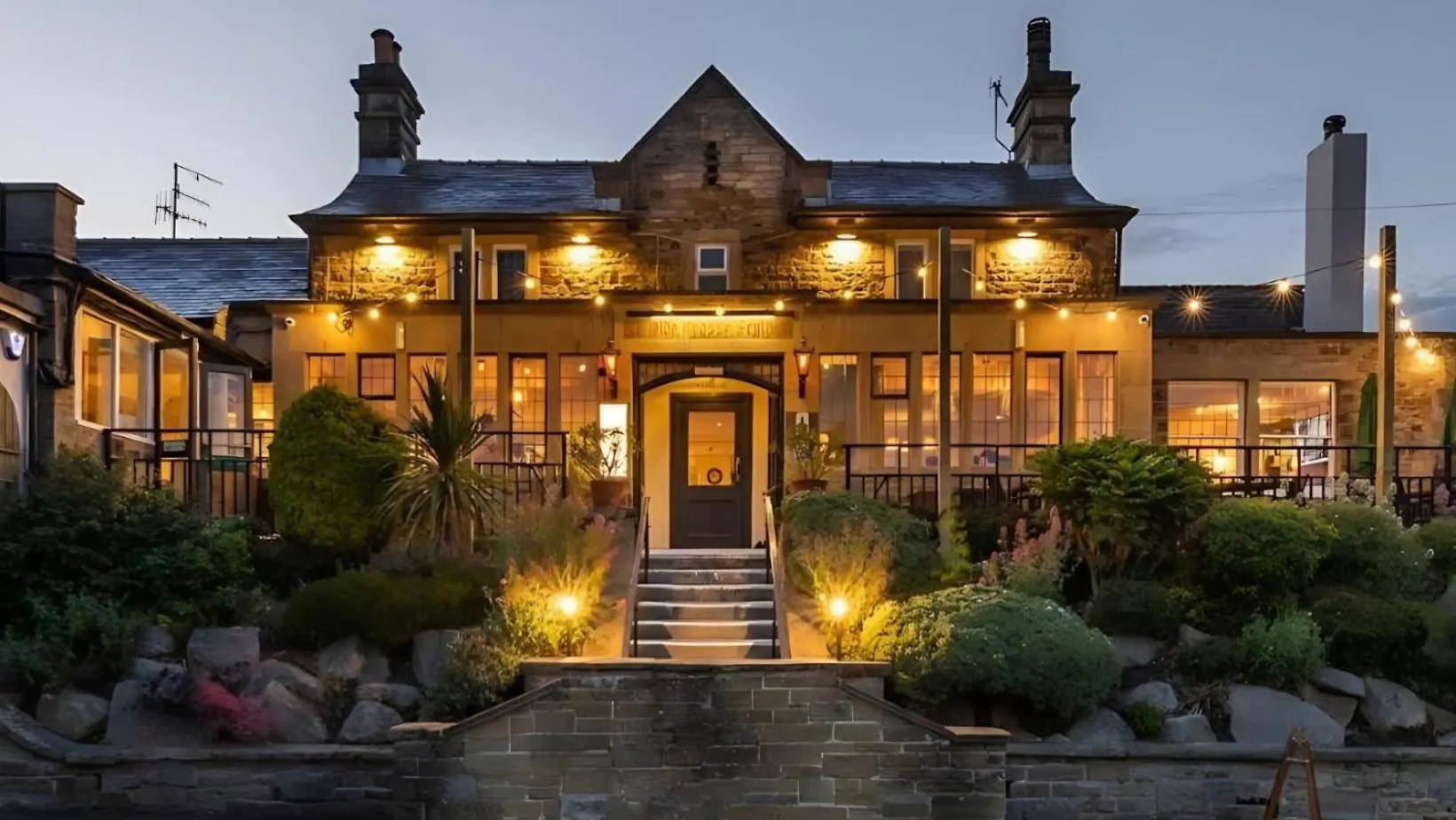 5 Best 4-Star Hotels Near Abbeydale Golf Club for Comfort